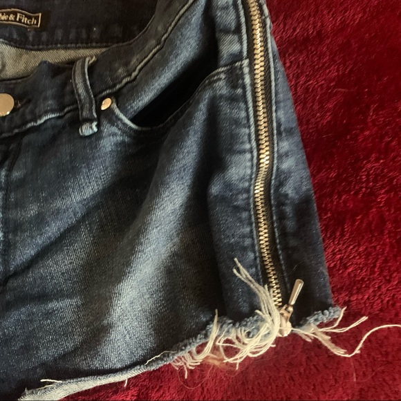 Abercrombie denim shorts with side zipper 24 - Picture 4 of 9